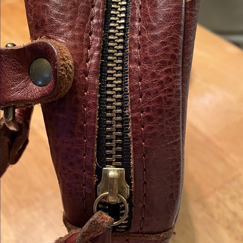Portland Leather Circle Crossbody - Picture 4 of 14